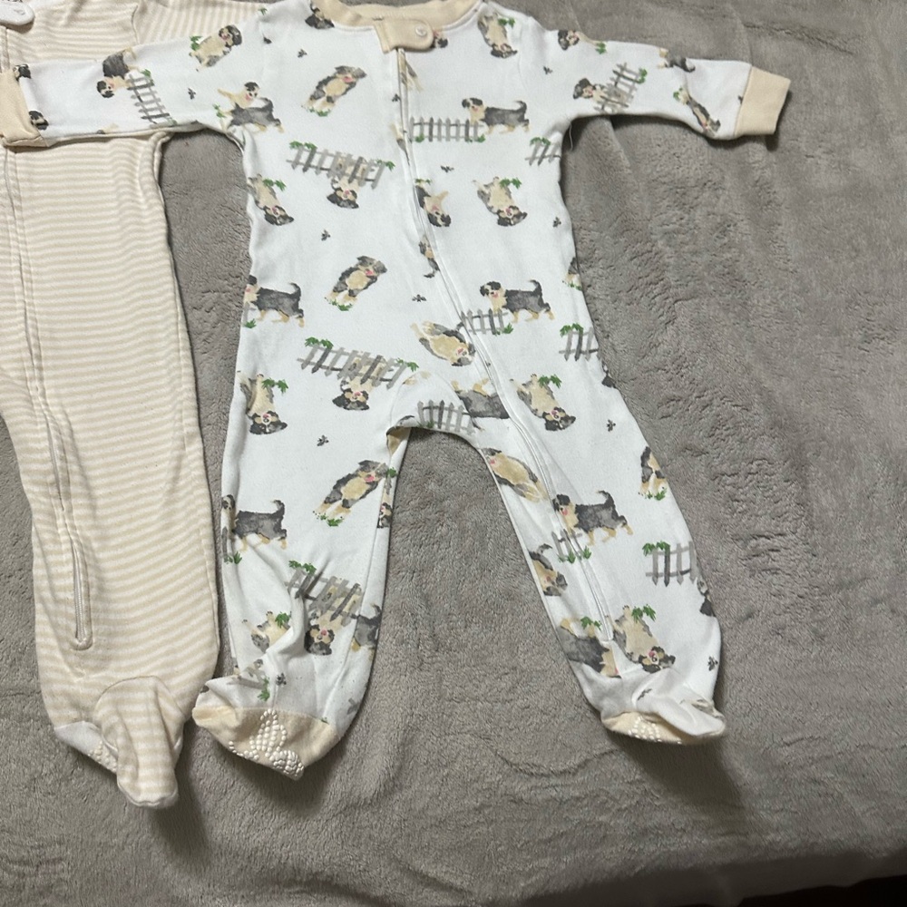 Burt's Bees Cream and White Footies One Pieces - Picture 3 of 9